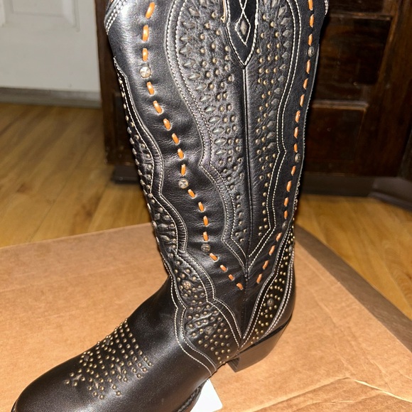 Beautiful,stunning Frye black boots with gorgeous studs on them zipper on side - Picture 9 of 10